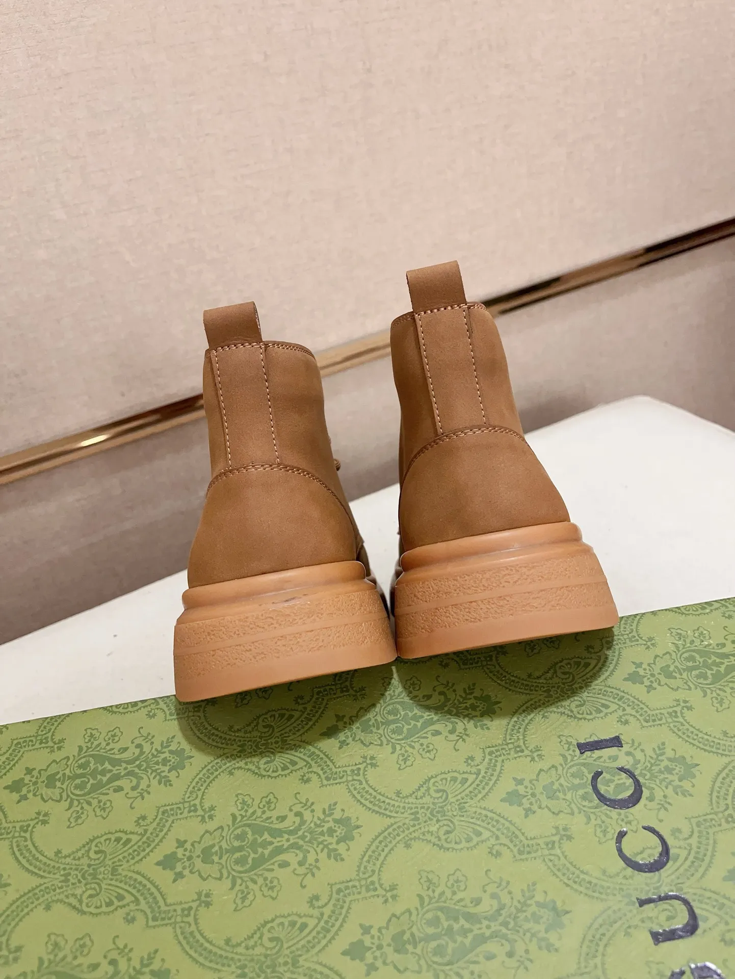 Men's shoes 💰 440💰 (can be made without standard supply platform) high-quality new high-top GUCCI (Gucci) counters are launched simultaneously, new men's shoes, 😘fabrics are selected from imported cowhide, lining: plush lining. 👍🏿 High-end ☄️ air-cushion molded anti-slip rubber outsole, exquisite lines, simple and elegant, comfortable and high-end for leisure travel. Code number: 38 to 44 (45 can be customized and cannot be returned or exchanged)